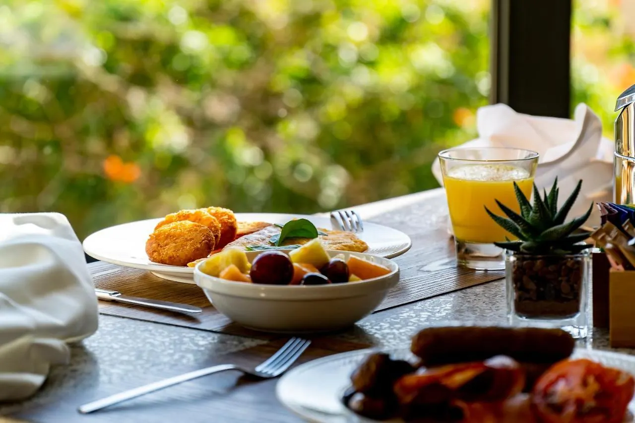 Malta Marriott Resort & Spa Сент Джулианс 5*,  Мальта